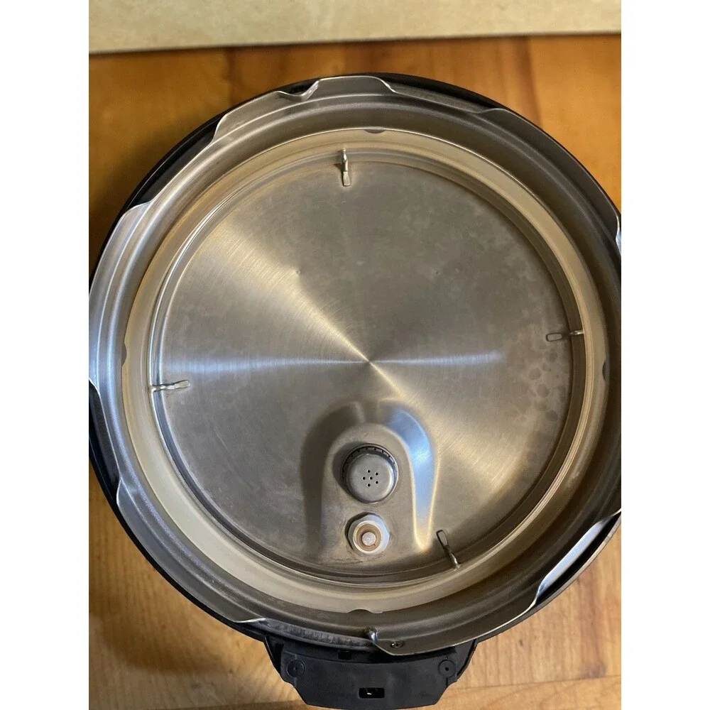 Instant Pot 6-Qt Lux 60 V3 Pressure Cooker Replacement Lid with Gasket